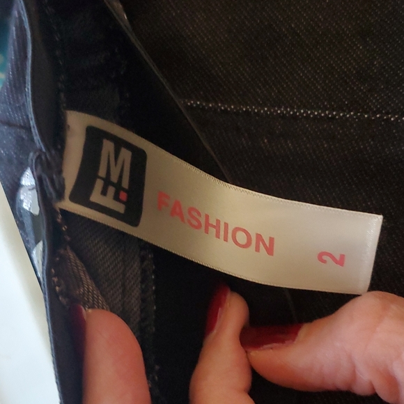 Brand new Short and top with hoodie black with love writing - Picture 5 of 5